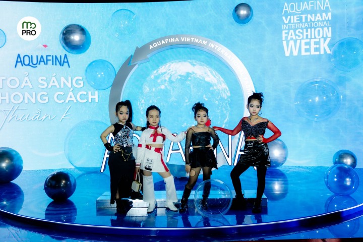 MẪU NHÍ NHÍ PRO TỎA SÁNG TẠI AQUAFINA VIETNAM INTERNATIONAL FASHION WEEK