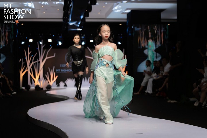 Mẫu nhí Bích Ngọc cuốn hút trong thiết kế "Sea Soul Collection" tại MT Fashion Show 2024