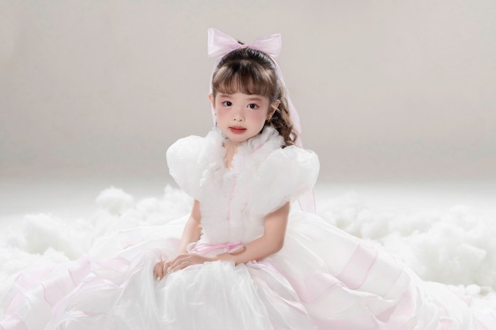 Say nắng với loạt ảnh trong trẻo của mẫu nhí Ánh Linh