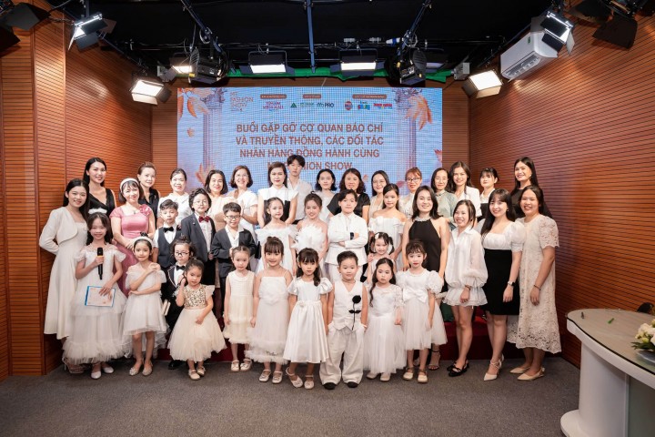 Hành trình thời trang MT Fashion Show 2024: "Fall in Love with Emotion"